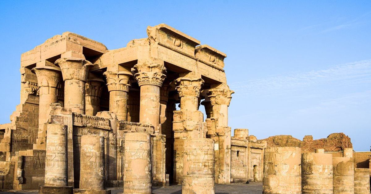 Gebel el-Silsila & Kom Ombo Temple Tour