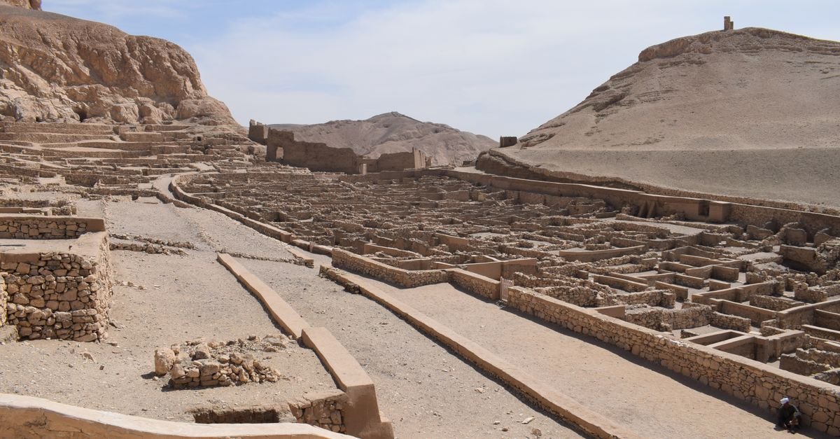 Medinet Habu, Tombs of the Nobles & Deir el-Medina Tour